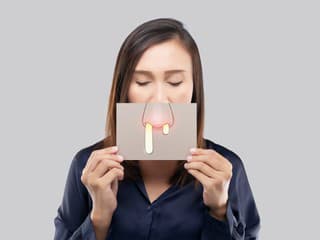 VŠÍMAJTE si vreckovku po