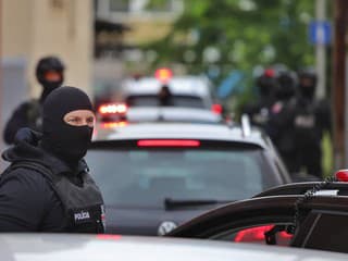 Kukláči, VÝSTRELY a policajné