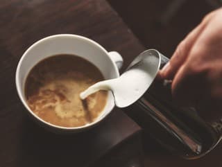 Pijete kávu s mliekom?