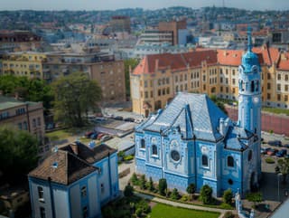 Modrý kostolík patrí k