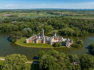 Zabudnite na Versailles či