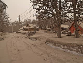 VIDEO: Kamčatská sopka zasypala