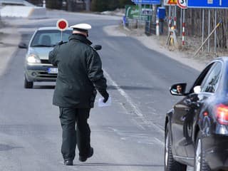 POLICAJTI “kešujú” za značku,