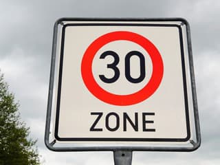 Vodiči, POZOR! V mestách