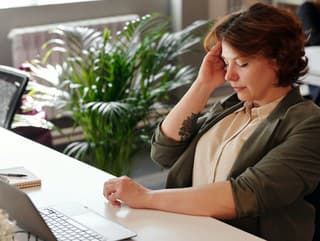 Ak mozog necíti bolesť,