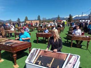 31 cimbalistov zahralo pieseň