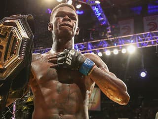 Israel Adesanya si vybral