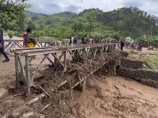 Rwnadu sužujú rozsiahle záplavy