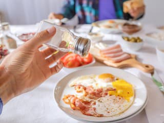 4 MENEJ známe PRÍZNAKY,