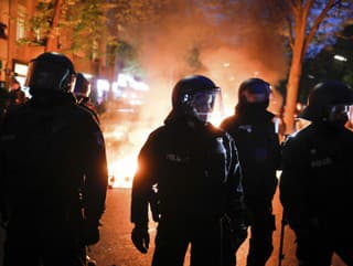 Demonštranti v Lipsku zranili