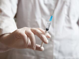 Eurokomisia povolila prvú vakcínu