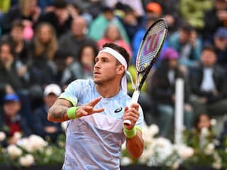 Kto je Alex Molčan?