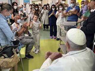 FOTO Hospitalizovaný pápež František