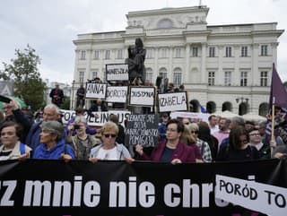 Poliaci protestujú proti prísnemu