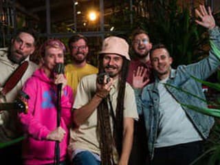 Medial Banana, video Sweet