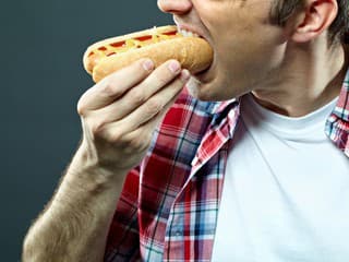 Ako ZAREAGUJE telo, ak