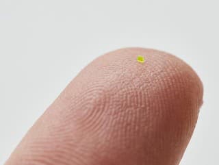 Mikroskopická kabelka, do ktorej