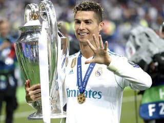 Zbožňuje Váš syn Cristiana