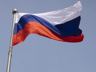 Ruská vlajka v popredí