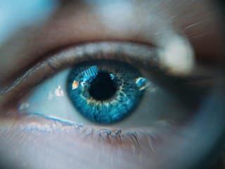 Žena túžila oslepnúť: Psychológ