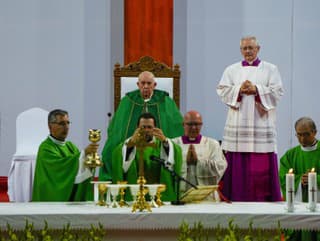 Pápež František predsedá svätej