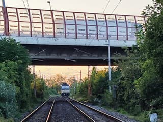 Vlak zachytil na Vrakunskej