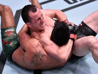 Sterling prišiel o titul