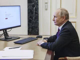 Vladimir Putin hlasoval online
