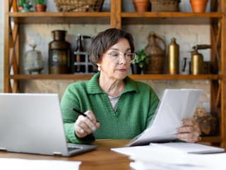 Pozeráte do počítača či