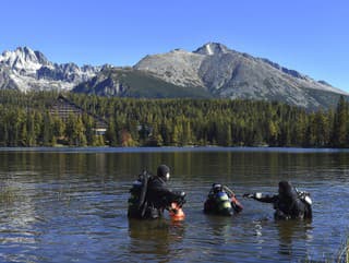 Potápači čistili tatranské plesá: