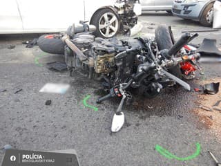Nehoda auta s motocyklom