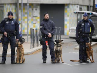 Belgickí policajti so psami