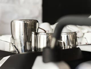 Čistenie nerezového riadu: Objavte