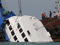 Zrážka lodí v Hongkongu