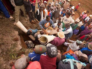 Pohrebné striptérky či exhumácia