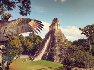 Pyramídy Tikal vyzerajú ako