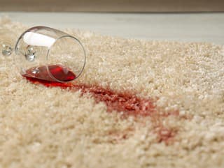 Zašpinil sa vám koberec?