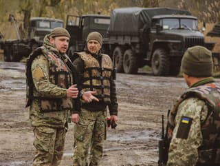 Ukrajinskí vojaci v kempe
