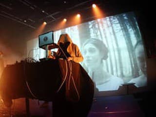 Do Shaska!, Hradby Samoty