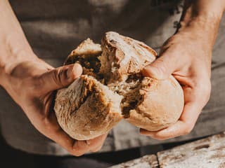 Žena odhalila trik, vďaka ktorému chlieb vydrží čerstvý dvakrát dlhšie: Toto musíte skúsiť!