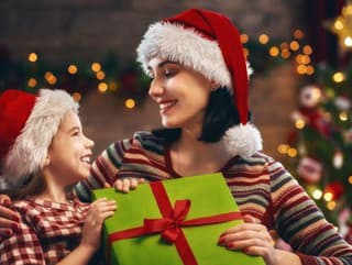 PRIESKUM Tohtoročné Vianoce sa na peňaženkách Slovákov podpíšu viac: Na darčeky chcú použiť túto sumu
