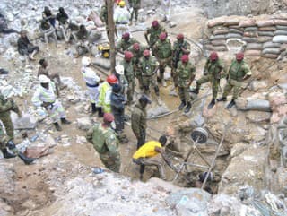 Záchranári v Zambii pátrajú po baníkoch: V podzemí po závale ostalo viac ako 30 ľudí