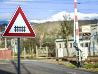 Pri Čečejovciach uzavrú železničné priecestie, motoristov čaká obchádzka