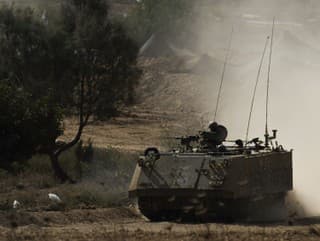 Izraelské delostrelectvo na hranici