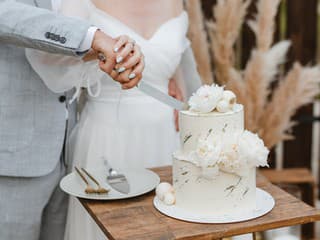 Luxusná svadobná torta ukrýva
