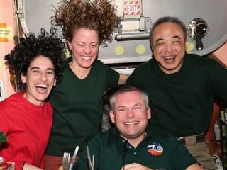Astronauti zverejnili FOTO vianočných