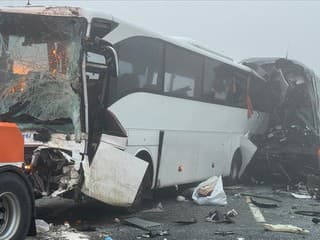 Brutálna nehoda troch autobusov