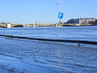 Rozvodnený Dunaj zaplavil nábrežia