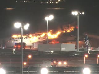 Požiar lietadla na dráhe