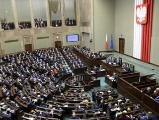 Poľský parlamentný výbor sa